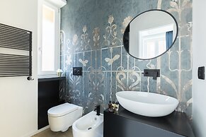 ROMAC - Trinity II with Sauna & Hot Tub