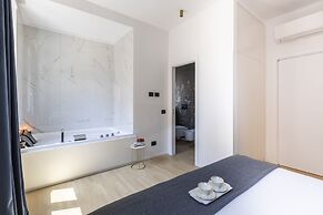 ROMAC - Trinity II with Sauna & Hot Tub