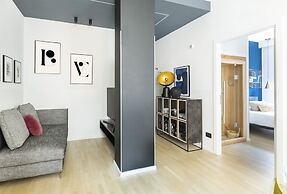 ROMAC - Trinity II with Sauna & Hot Tub