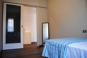 Bnbook - Sesto Calende Train Station