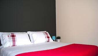 Bnbook - Sesto Calende Train Station