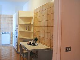 Bnbook - Sesto Calende Train Station