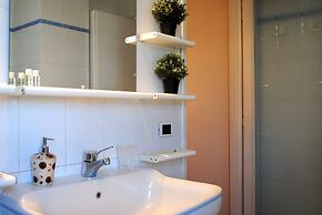 Bnbook - Sesto Calende Train Station