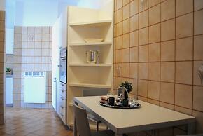 Bnbook - Sesto Calende Train Station