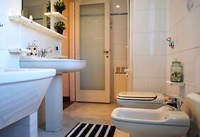 Bnbook - Sesto Calende Train Station