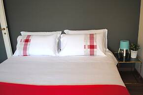 Bnbook - Sesto Calende Train Station