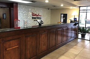 HomeTowne Studios By Red Roof Augusta