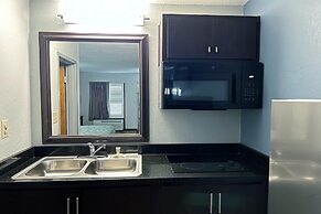 HomeTowne Studios By Red Roof Augusta