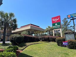 HomeTowne Studios By Red Roof Augusta