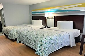 HomeTowne Studios By Red Roof Augusta