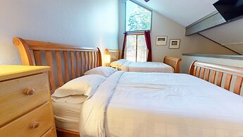 Hidden Valley 40 Walk to the Village, Quiet Forest Setting, Great Comp