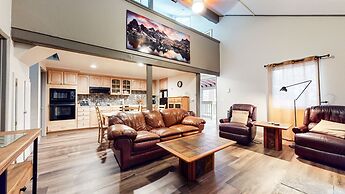 Hidden Valley 40 Walk to the Village, Quiet Forest Setting, Great Comp