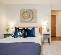 Beautiful Central Windsor Apartment