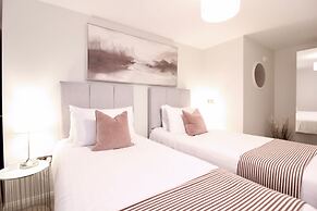 Beautiful Central Windsor Apartment