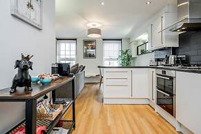 Beautiful Central Windsor Apartment