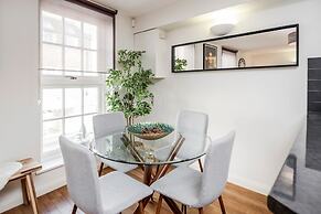 Beautiful Central Windsor Apartment