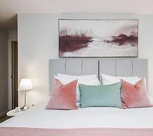 Beautiful Central Windsor Apartment