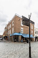 Beautiful Central Windsor Apartment