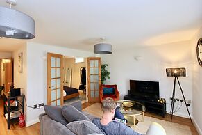 Beautiful Central Windsor Apartment