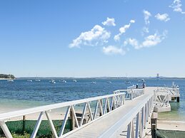 The Breakers, 16B Government Road