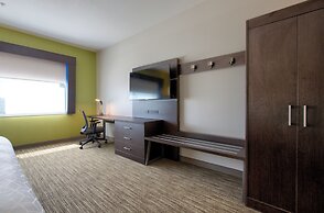 Holiday Inn Express & Suites Onalaska La Crosse Area by IHG