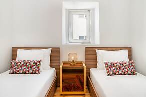 Prime Location Design Family Apartment