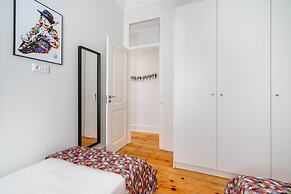 Prime Location Design Family Apartment