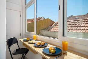 Prime Location Design Family Apartment