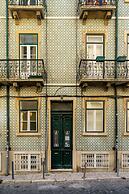 Prime Location Design Family Apartment