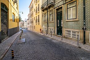 Prime Location Design Family Apartment