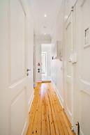 Prime Location Design Family Apartment