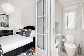 Prime Location Design Family Apartment