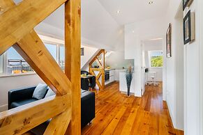 Premium River View Apartment