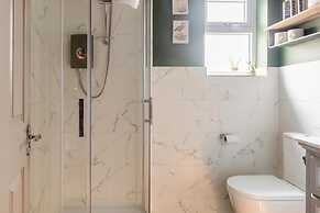 1 Bed Studio Sleeps 2 -patio -garden -dogs Ok