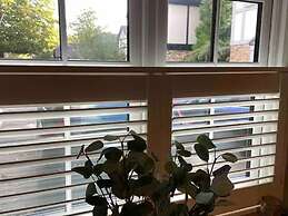 Stunning Private En-suite Studio in Cobham