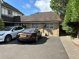 Stunning Private En-suite Studio in Cobham