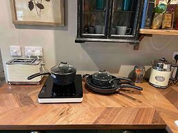 Stunning Private En-suite Studio in Cobham