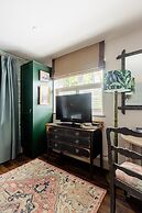 Stunning Private En-suite Studio in Cobham