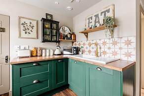 Stunning Private En-suite Studio in Cobham