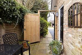 Stunning Private En-suite Studio in Cobham