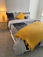 The 5 bed House With Spacious Rooms and Lounge