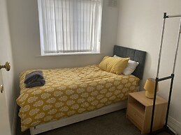 The 5 bed House With Spacious Rooms and Lounge