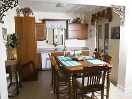 Beautiful Holiday House for 10 Persons, With Swimming Pool