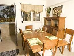 Beautiful Holiday House for 10 Persons, With Swimming Pool