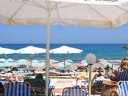 Apartment for 3 People With Swimming Pool Near the Beach