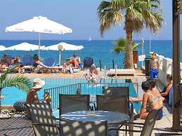 Apartment for 3 People With Swimming Pool Near the Beach