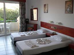 Apartment for 3 People With Swimming Pool Near the Beach