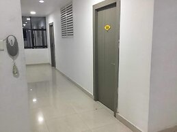 Room in Guest Room - Cosy Room With Private Bath And Work Desk