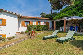 Master Apartment in Villa 6 to 8 Persons With Large Private Garden