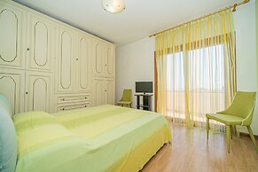 Master Apartment in Villa 6 to 8 Persons With Large Private Garden